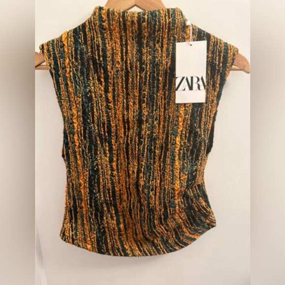 NWT Ruched Texturized Top - Picture 2 of 3